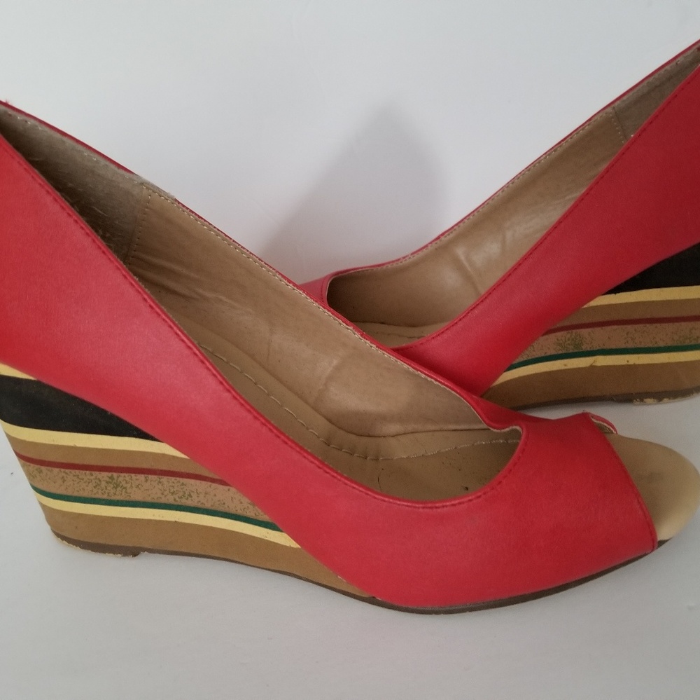 Multicolor wedge heels